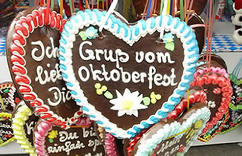 Ideen für Souvenirs, Andenken und Geschenke - Krüge und Herzen im Wiesnshop München